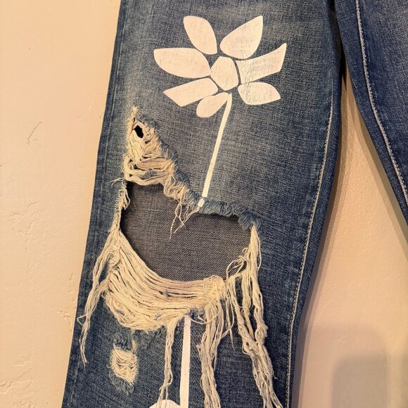 NWOT 7 For All Mankind Floral Distressed Jeans Size 27 - Picture 3 of 7